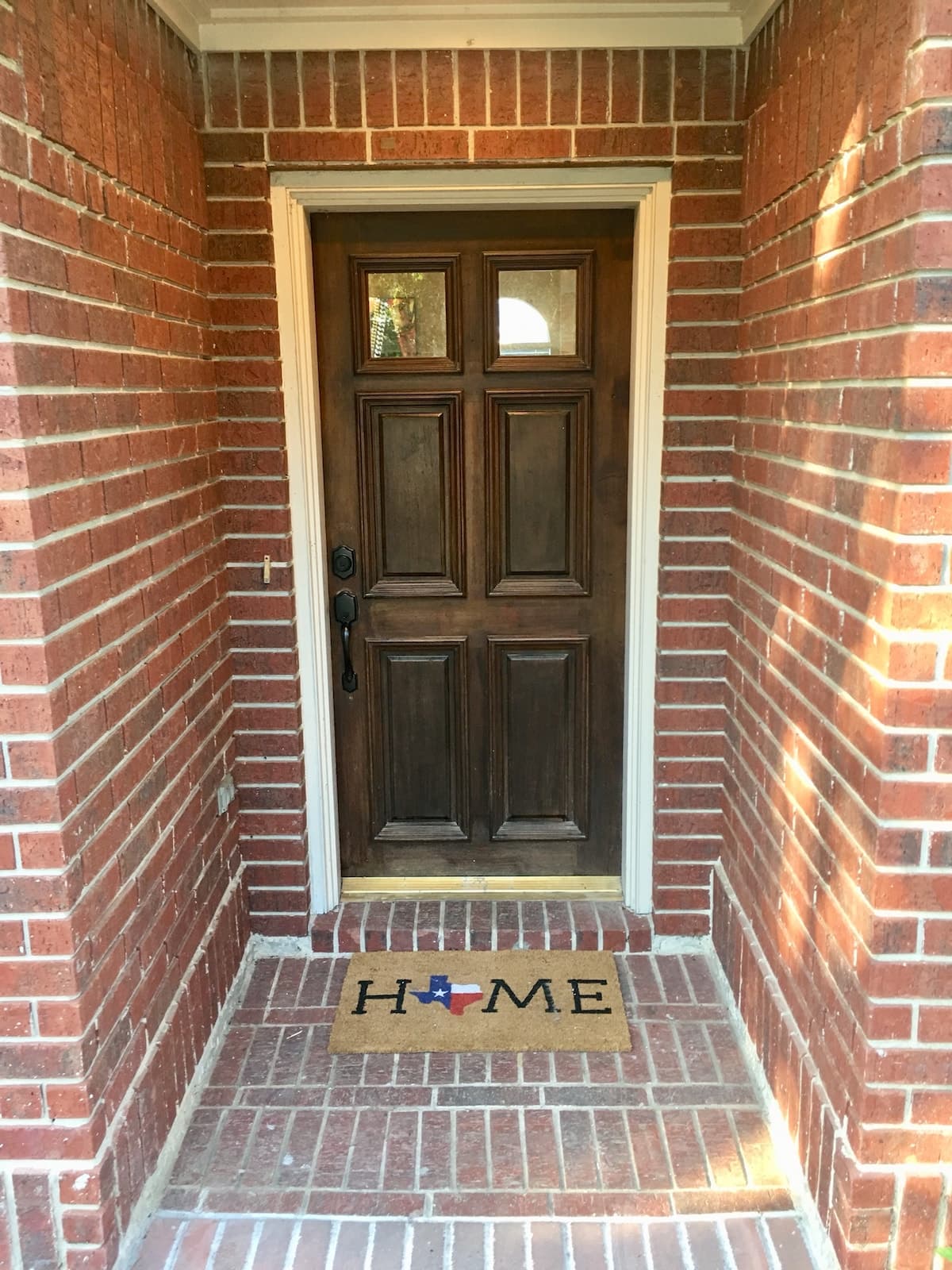 Spacious home in great family neighborhood! - Photo 2