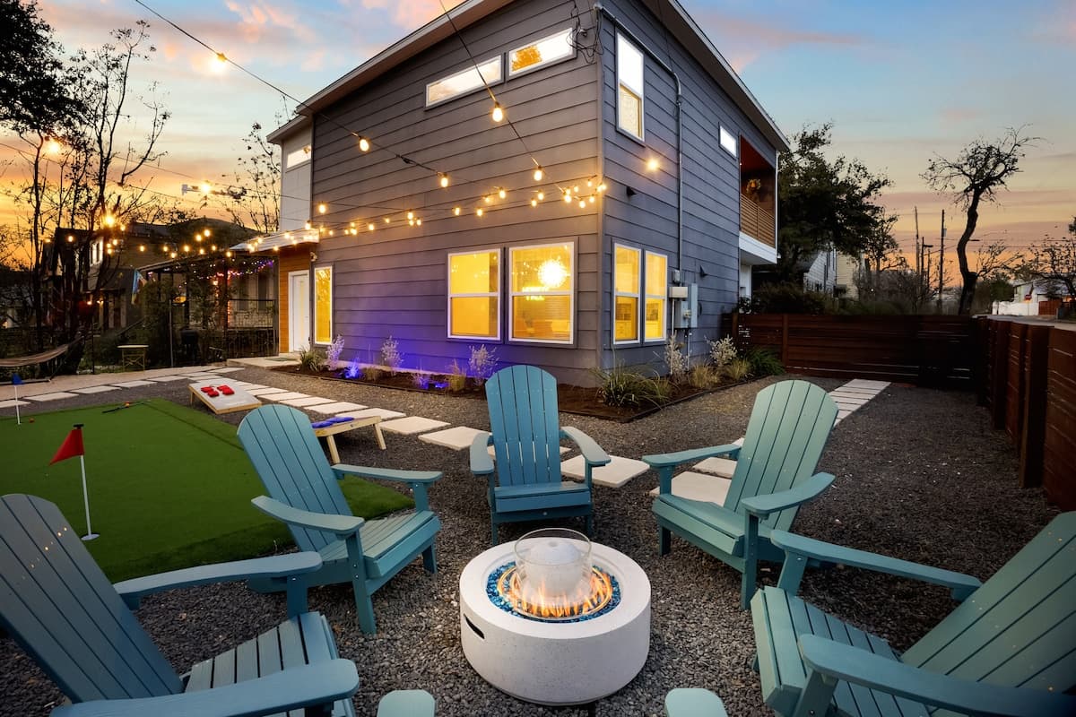Groovy Putt & Pour Austin's Ultimate Group Getaway