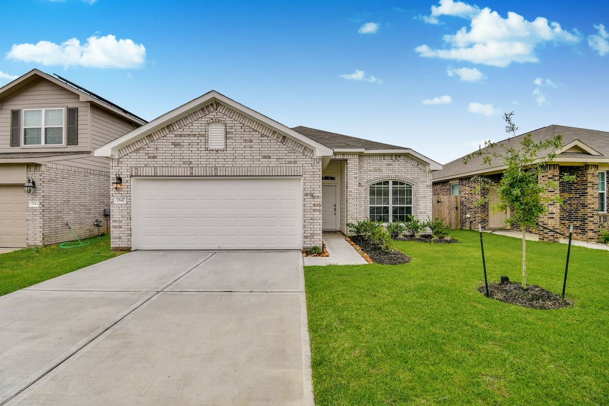 Modern 4-Bedroom Retreat in Spring, TX